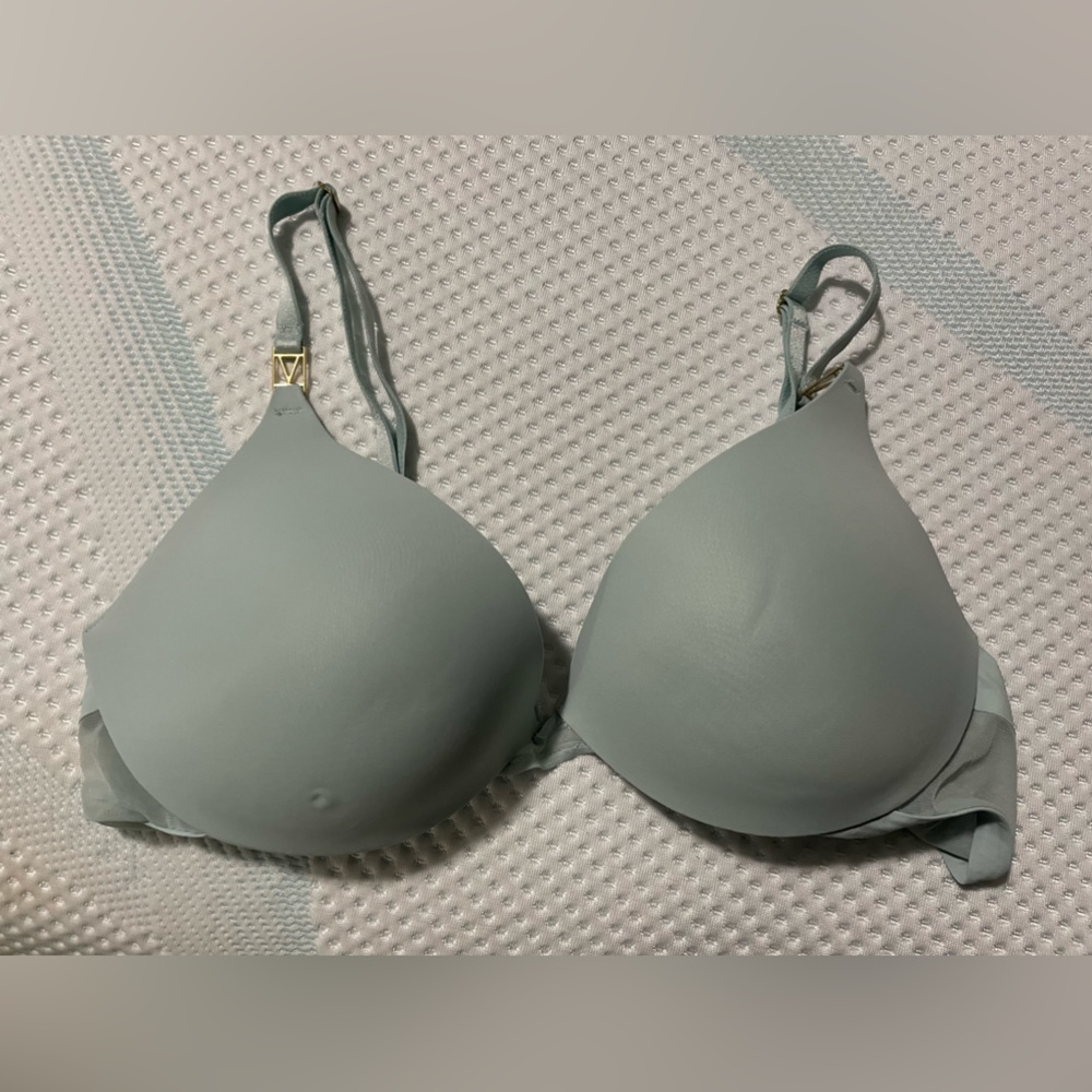 32D baby blue VS bra!